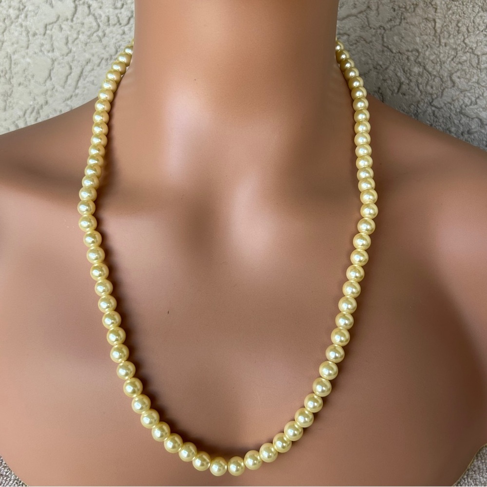 Classic Creamy Pearl Necklace